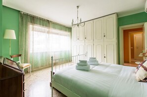 3 soverom, strykejern/-brett, wi-fi og sengetøy