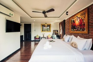Premium bedding, pillow-top beds, minibar, desk - ART MUSEUM VILLA HOI AN (Da Nang)