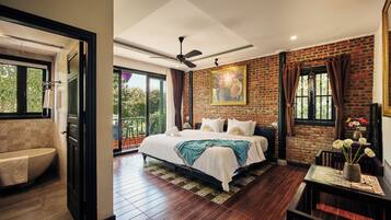 Chambre « Premier », 1 trÚs grand lit, balcon, vue ville