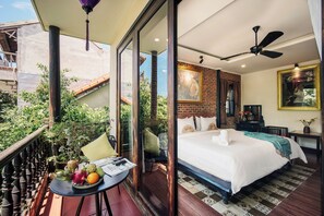 Premier Room, 1 King Bed, Balcony, City View | Balcony