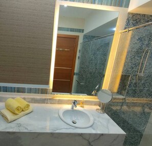 Bathroom - luxury half villa sea view team (El Gouna)