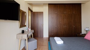 A bedroom with a bed, a desk, a wardrobe, and a TV. - Karma House (Rethimno)