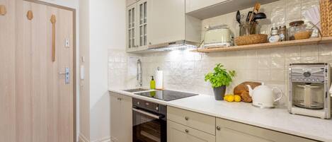 Fridge, oven, stovetop, toaster