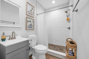 Shower, hair dryer, towels, shampoo - Gorgeous Remodeled Studio& Beautiful Outdoor Space (Merritt Island)