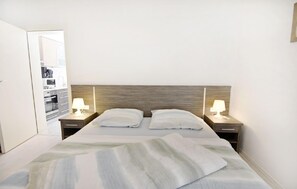 1 habitación, wifi y ropa de cama