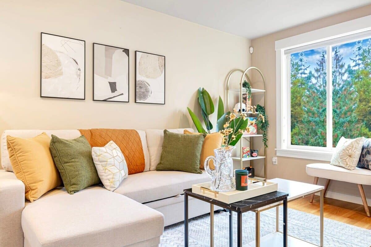 Télévision, cheminée, espaces bureaux