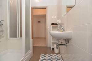 Shower - Holiday apartment with air conditioning (Banjole)