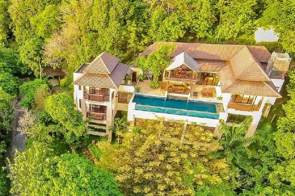 Overview of the total villa completely private