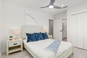5 bedrooms, desk, iron/ironing board, travel crib