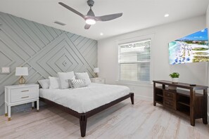 5 bedrooms, desk, iron/ironing board, travel cot