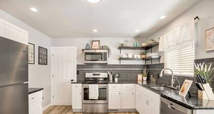 Dog Friendly ~ Lil' Love Shack ~ Private Yard