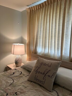 2 عدّة غرف نوم وواي فاي وملاءات أسرّة