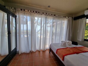 4 bedrooms, in-room safe, desk, iron/ironing board