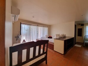 4 bedrooms, in-room safe, desk, iron/ironing board