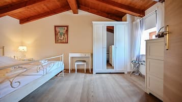 5 makuuhuonetta, silitysrauta/-lauta, vauvan matkasÀnky, ilmainen Wi-Fi