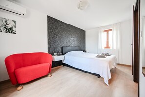 5 bedrooms, iron/ironing board, travel cot, free WiFi