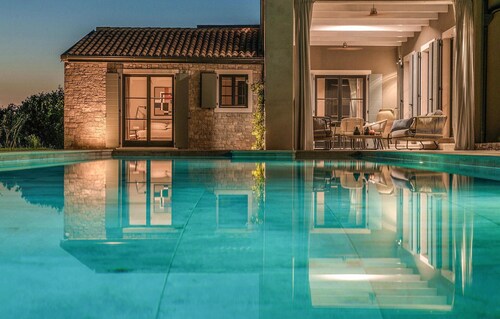 Lovely home in Umag with sauna