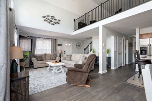 Una televisión, una oficina