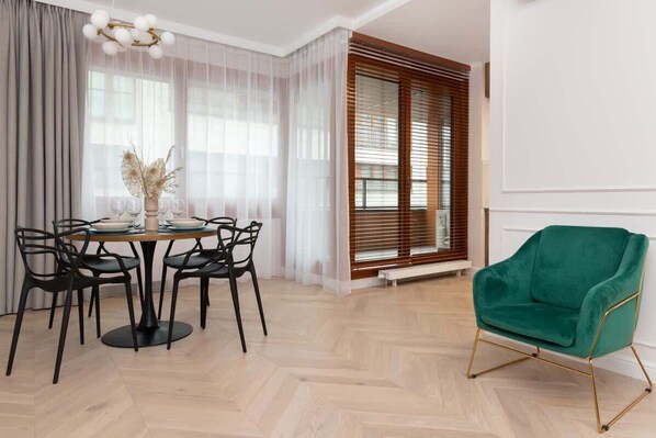 Dining - Niemcewicza 19 | Stylish Apartment | Balcony (Warszawa)