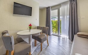 TV de tela plana 70 cm com canais via satélite