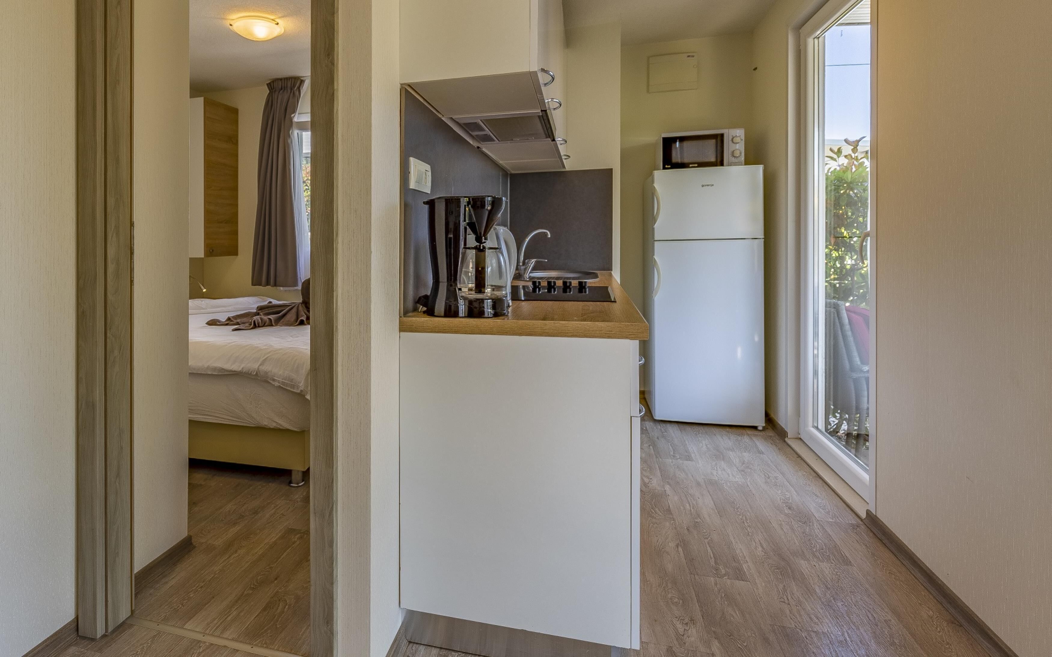 Hűtőszekrény, főzőlap és fagyasztó