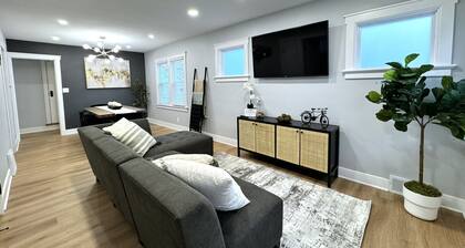 Oak Park Bliss: 3BR, 2BA Gem