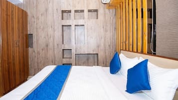 Exclusive Double Room | In-room safe, desk, soundproofing, free WiFi