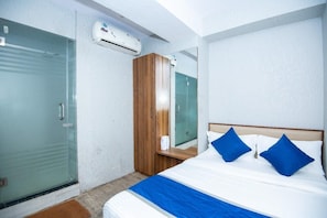Habitació doble Deluxe | Caixa forta a l'habitació, escriptori i habitacions insonoritzades