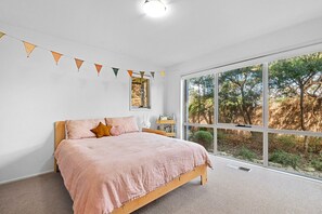 3 bedrooms, WiFi - Ocean Haven: 3  BR, 3  BA House in Sorrento, Sleeps 6 (Sorrento)