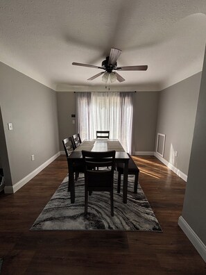 Meeting facility - Private home, large yard, easy and close access to two major interstates  (Mentor)