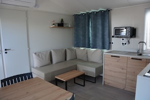 Interior - Bungalow Neuf Superbe Terrasse Plein sud Face mer à l' ile d' or Camping 4 (Saint-Raphaël)