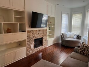 TV, fireplace