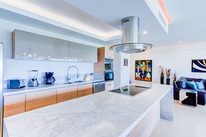 Luxury-Apartment, Balkon, Meerblick | Eigene Küche