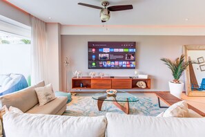 Superior-Apartment, Terrasse, Meerblick | Wohnbereich