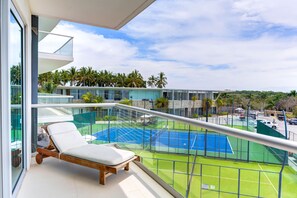 Apartamento superior, terraço, vista para o mar | Sacada