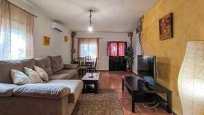 Smart TV, fireplace - Lovely home in Almayate (Almayate)