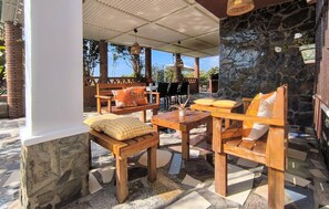 Outdoor dining - Lovely home in Almayate (Almayate)