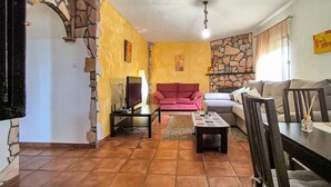 Smart TV, fireplace - Lovely home in Almayate (Almayate)