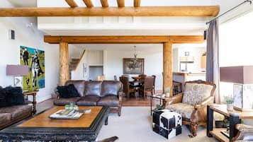 Condo, 3 Bedrooms | Living area