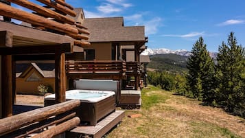 Condo, 3 Bedrooms | Outdoor spa tub