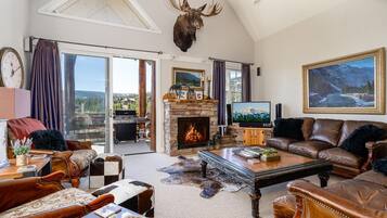 Condo, 3 Bedrooms | Living area