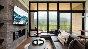 Condo, 2 Bedrooms | Ruang tamu | Perkhidmatan penstriman