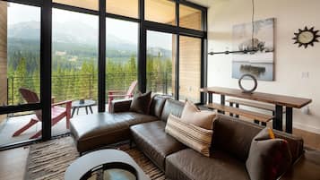 Condo, 2 chambres | Aire de séjour | Services de diffusion en continu