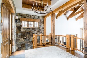 House, 6 Bedrooms | Balcony