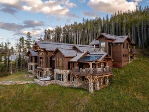 House, 6 Bedrooms | Exterior