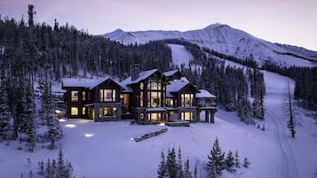 House, 6 Bedrooms | Exterior