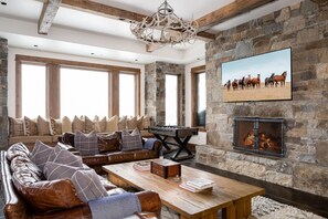 House, 6 Bedrooms | Living area