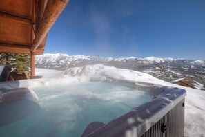 キャビン 2 ベッドルーム | 屋外スパ浴槽