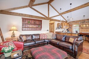 キャビン 2 ベッドルーム | リビングルーム