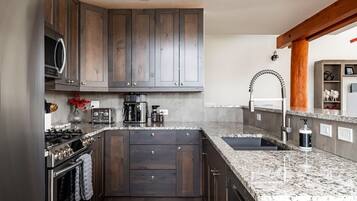 Condo, 3 Bedrooms | Private kitchen | Fridge, microwave